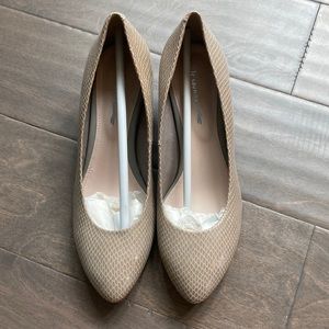 Le Saundra leather heels